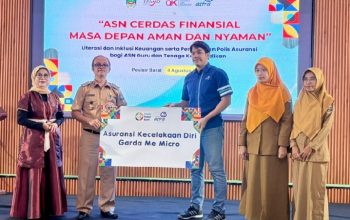 OJK Bersama Pemkab Pesibar Wujudkan Inklusi Keuangan Nyata: 150 Guru Dan Tenaga Pendidik Terima Polis Asuransi Jiwa