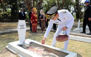 Ziarah di TMP Kusuma Bangsa, Bupati Egi Serukan Semangat Pahlawan untuk Lampung Selatan yang Lebih Maju