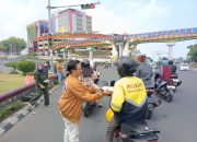 Jumat Berkah, Taring Lampung Bagikan Ratusan Nasi Kotak kepada Warga