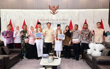 Bupati Egi Hadiahi Umrah Dua Paskibraka Nasional Asal Lampung Selatan