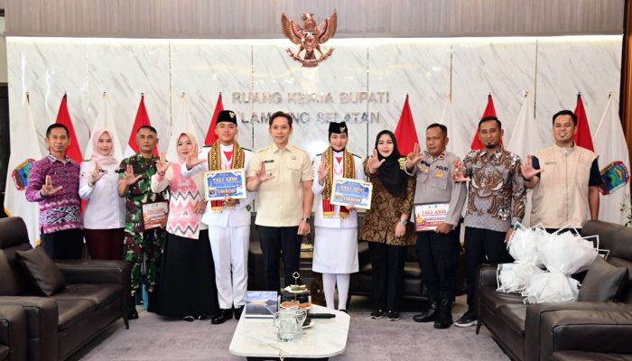 Bupati Egi Hadiahi Umrah Dua Paskibraka Nasional Asal Lampung Selatan