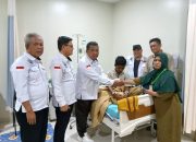 Besuk Warganya Sakit, Ketua FKMPB Sutomo Doakan Farandi Segera Sembuh