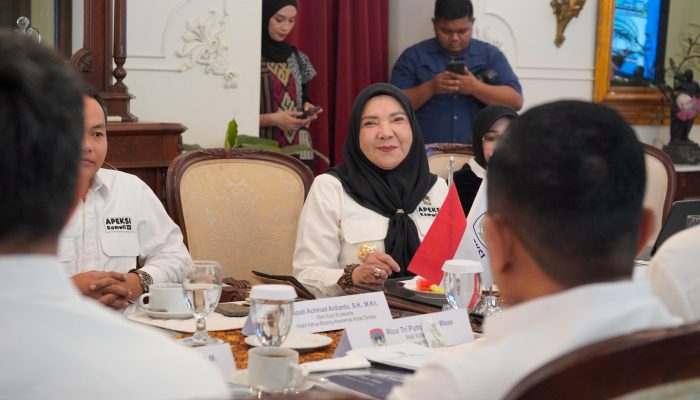 Wali Kota Eva Dwiana Hadiri Rapat APEKSI di Solo