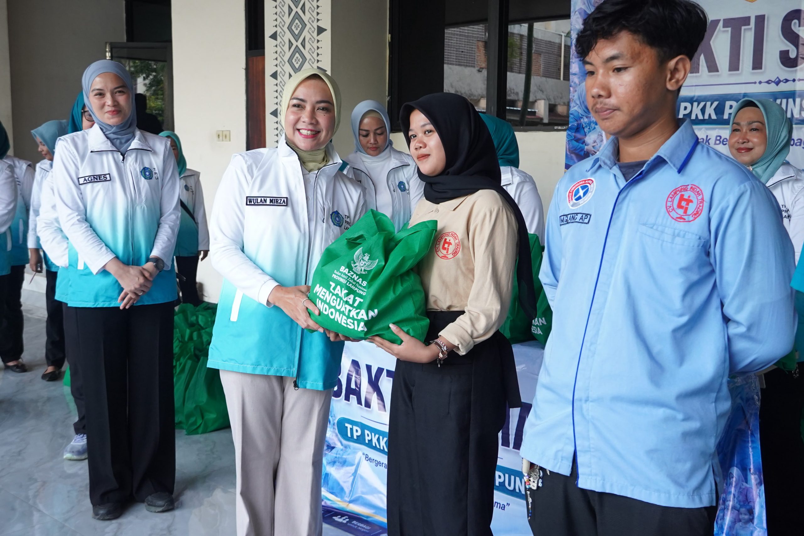 Sinergi TP PKK dan BAZNAS, Tali Asih Apresiasi Dedikasi Petugas Kebersihan Pemprov Lampung