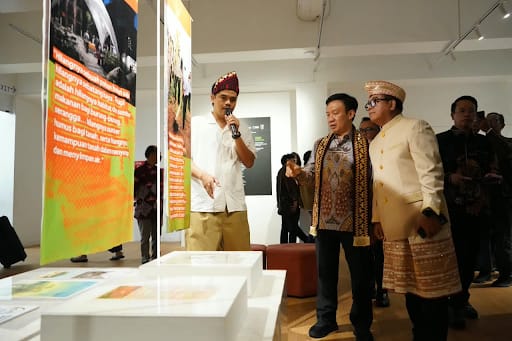 Sekdaprov Marindo Buka Pameran Kayu Ara di TMII
