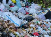 Sampah Menumpuk di Galian Tol Karang Sari, Warga Desak Pemkab Lampung Selatan Turun Tangan