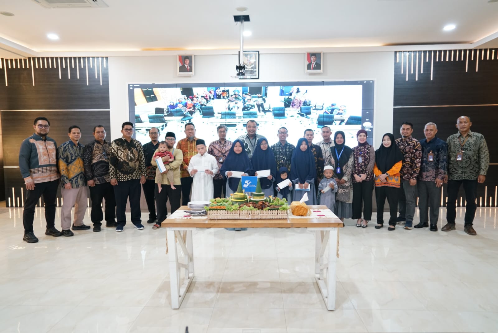 Rayakan HUT ke-5, Pelindo Regional 2 Panjang Gelar Donor Darah dan Santuni Anak Yatim