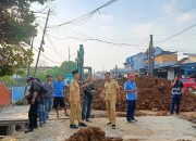 Camat dan Lurah Way Halim Permai Gerak Cepat Tangani Pipa PDAM Bocor