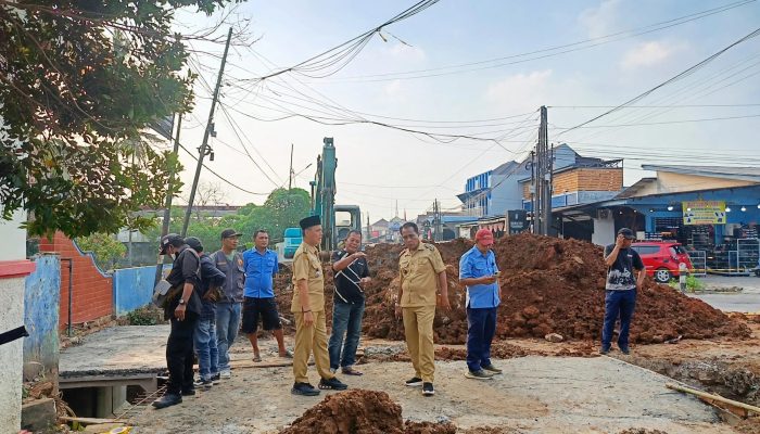 Camat dan Lurah Way Halim Permai Gerak Cepat Tangani Pipa PDAM Bocor saat Pengerjaan Box Culvert