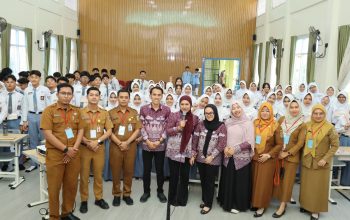 Dosen ITSNU Lampung Bekali Siswa SMAN 14 Bandar Lampung Kemampuan Public Speaking dalam LDK OSIS